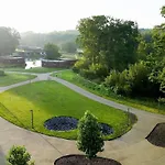 Mansion With Garden View *