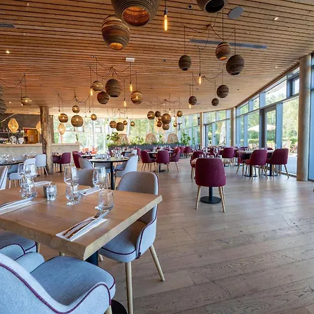 Vakantiehuis Mansion With Garden View