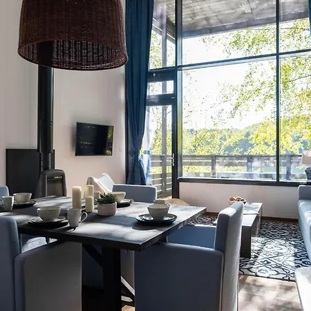 Mansion With Garden View Vakantiehuis