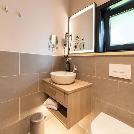 Mansion With Garden View Vakantiehuis Antoing