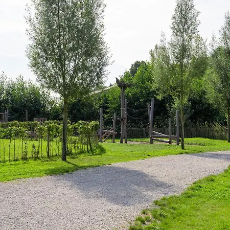 Mansion With Garden View Vakantiehuis *