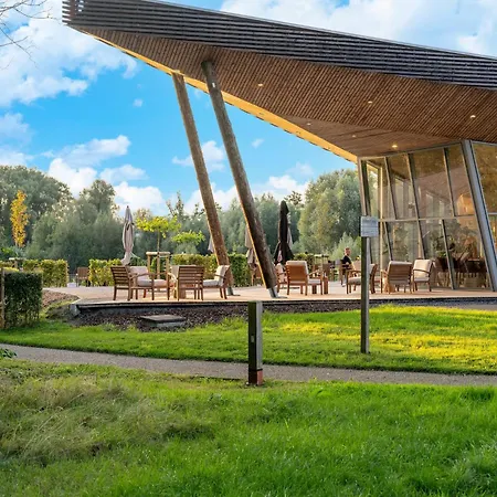 Mansion With Garden View Vakantiehuis *