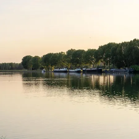 Vakantiehuis Mansion With Garden View *