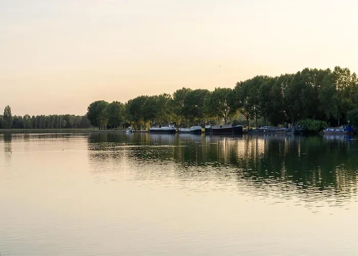 Hébergement de vacances Mansion With Garden View *